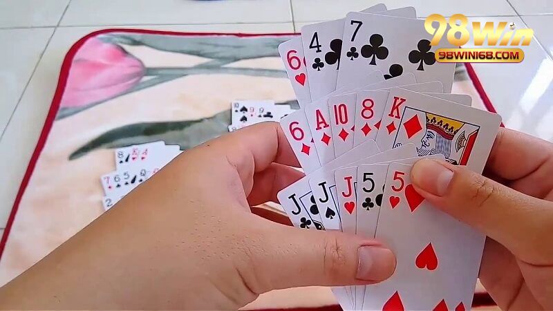 Mậu Binh hay Tiến Lên game nào thì hợp cho newbie?