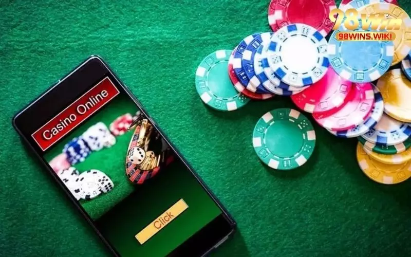 Giải trí với các trò chơi casino 98win trên điện thoại